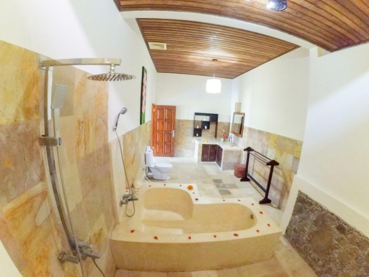 Ocean Beachfront Villa Dini Banjar  ภายนอก รูปภาพ